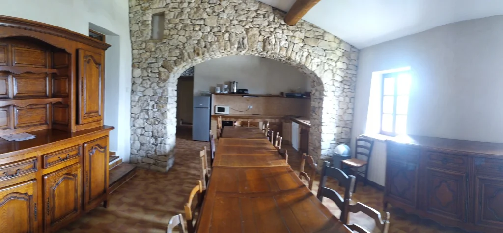 Photos / Galerie 14 espace repas avec cuisine groupe 20 personnes